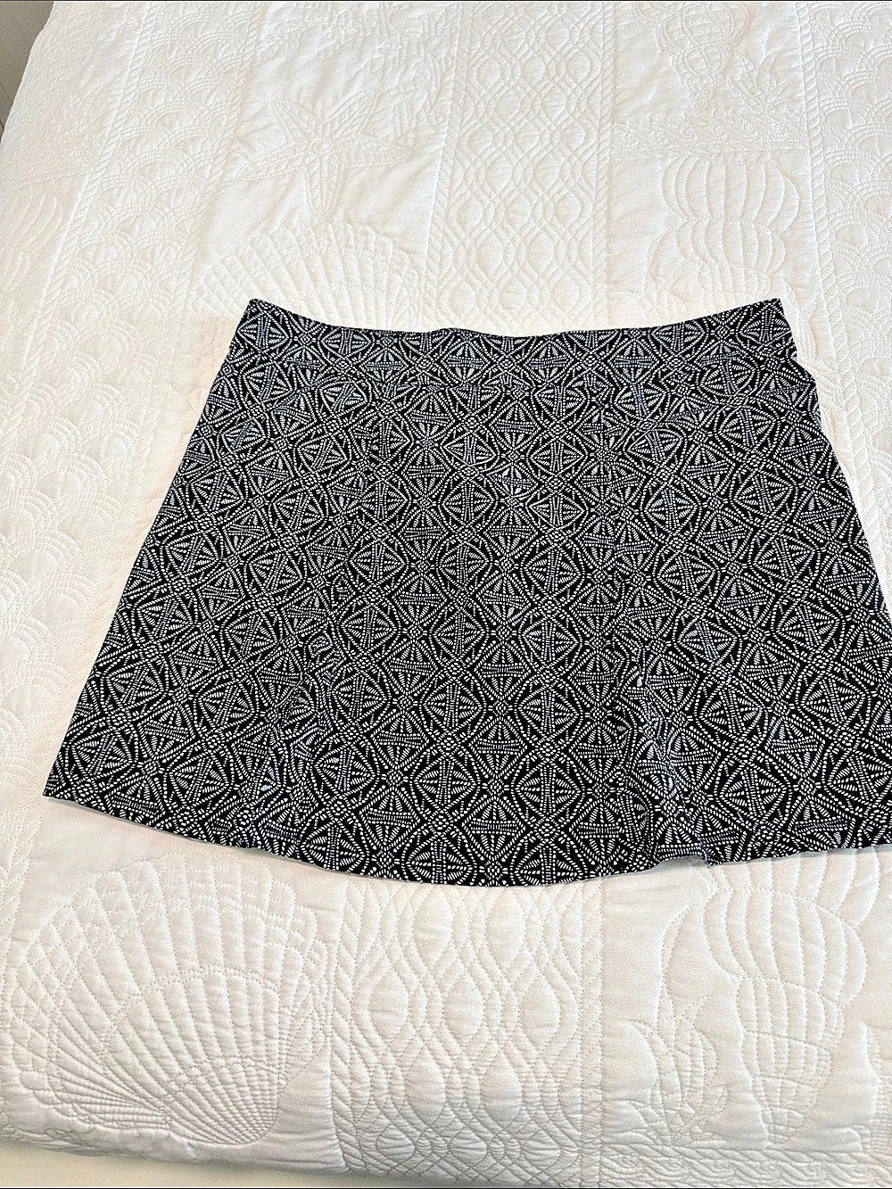 Ripskirt Hawaii- Women's Black & White Geometric Mini Skirt